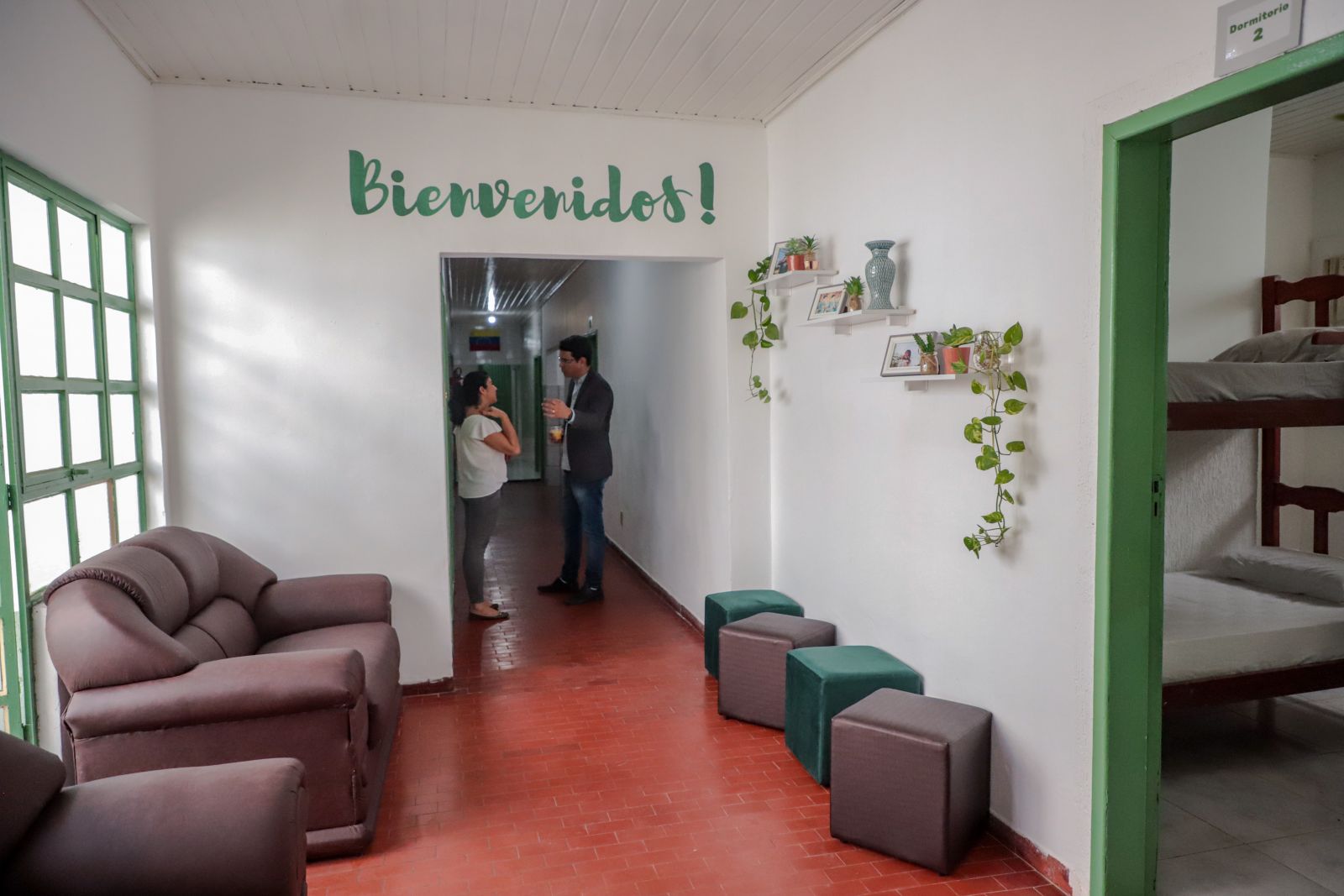 Trabalho começa com a oferta do básico, uma cama para dormir e alimentação